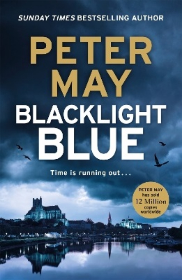 Bild på Blacklight Blue: A suspenseful, race against time to crack a cold-case (The Enzo Files Book 3)